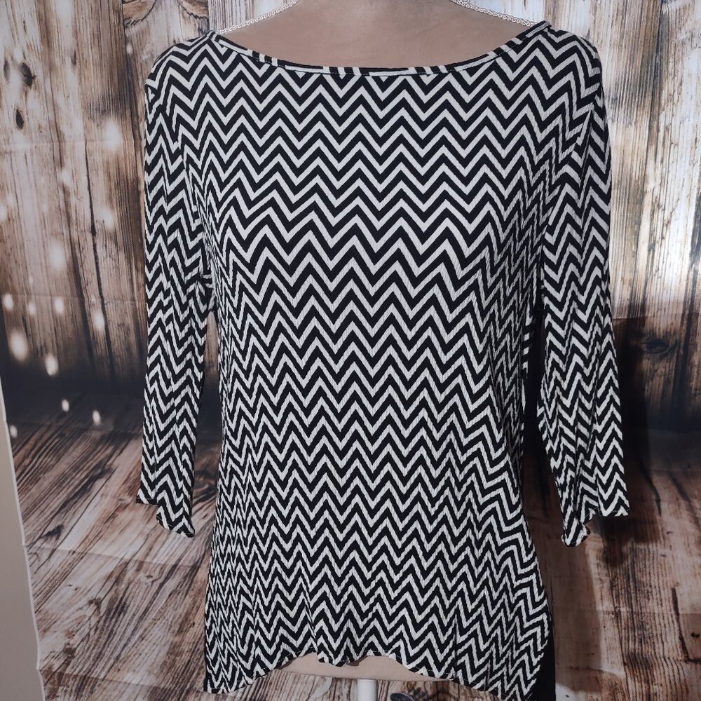 Simply Irresistible Black & White Chevron Top